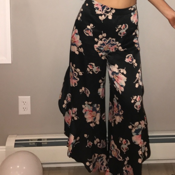 ANTHROPOLOGIE FLORAL PANTS - Picture 4 of 4